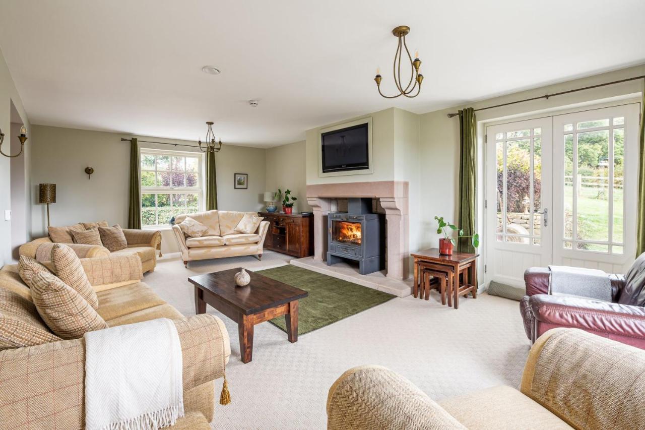 Tinkers Folly Villa Harrogate Exterior photo